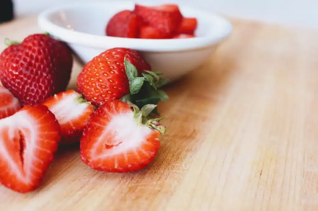 Can Cats Eat Strawberry Leaves?