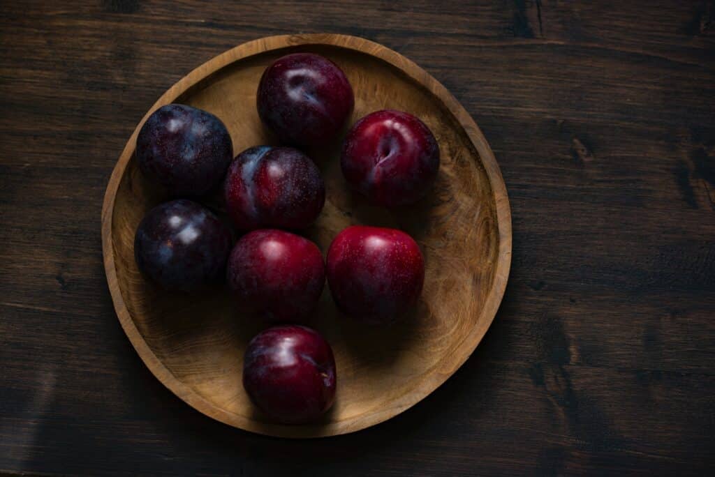 Can dogs eat plums or not